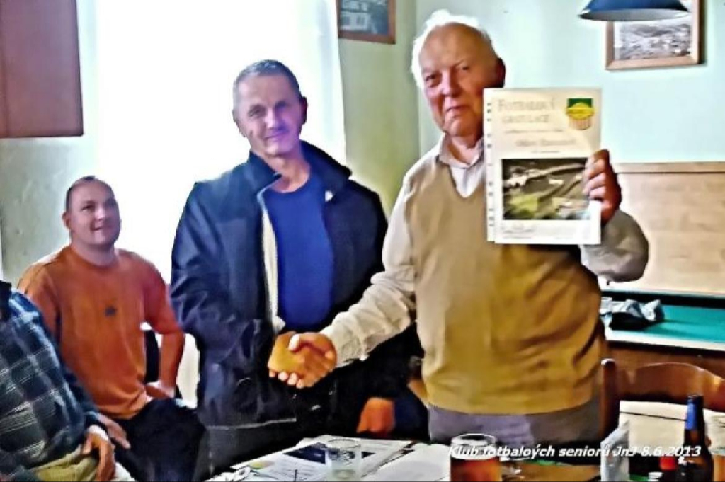 Dva jubilanti, sedmdesátník Dušan Bihári a osmdesátník ing. Míla Nedomlel z Maříkova, se ze zdravotních důvodů omluvili.