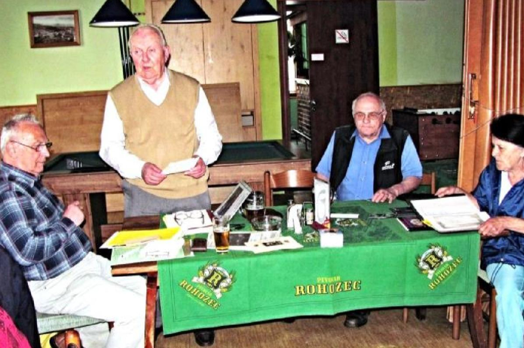 Jednání zahájil prezident KFS Miroslav Kirchschlager a přivítal členstvo a hosty